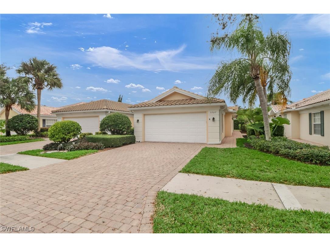 5727 Drummond Way Naples FL 34119 223092184 image1