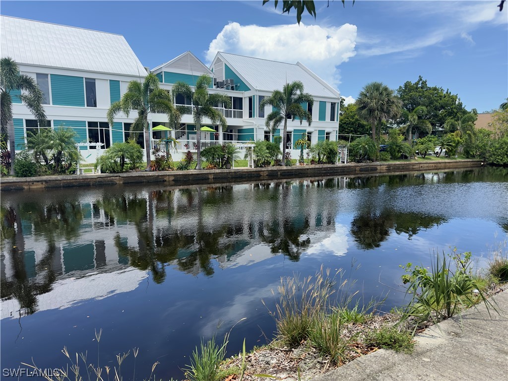 573 13th Street N Naples FL 34102 223049692 image1