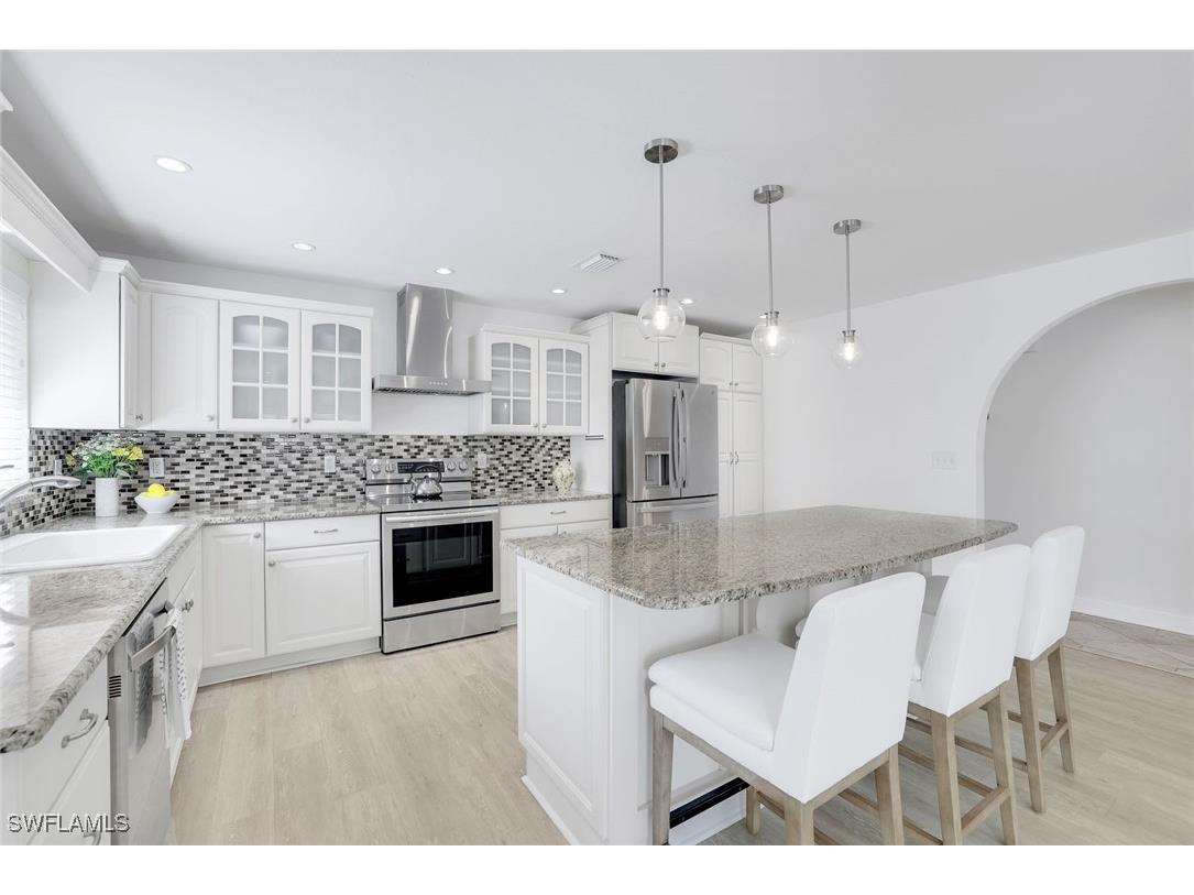 573 98th Avenue N Naples FL 34108 224075613 image1