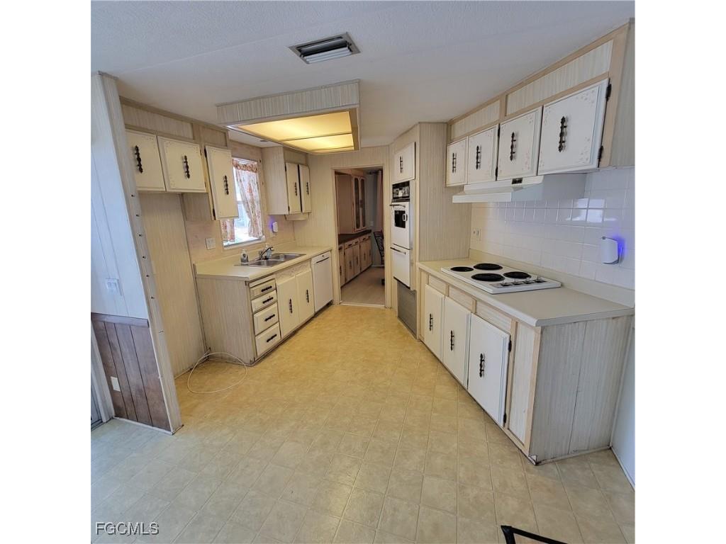 573 Hogan Drive North Fort Myers FL 33903 2025019779 image11