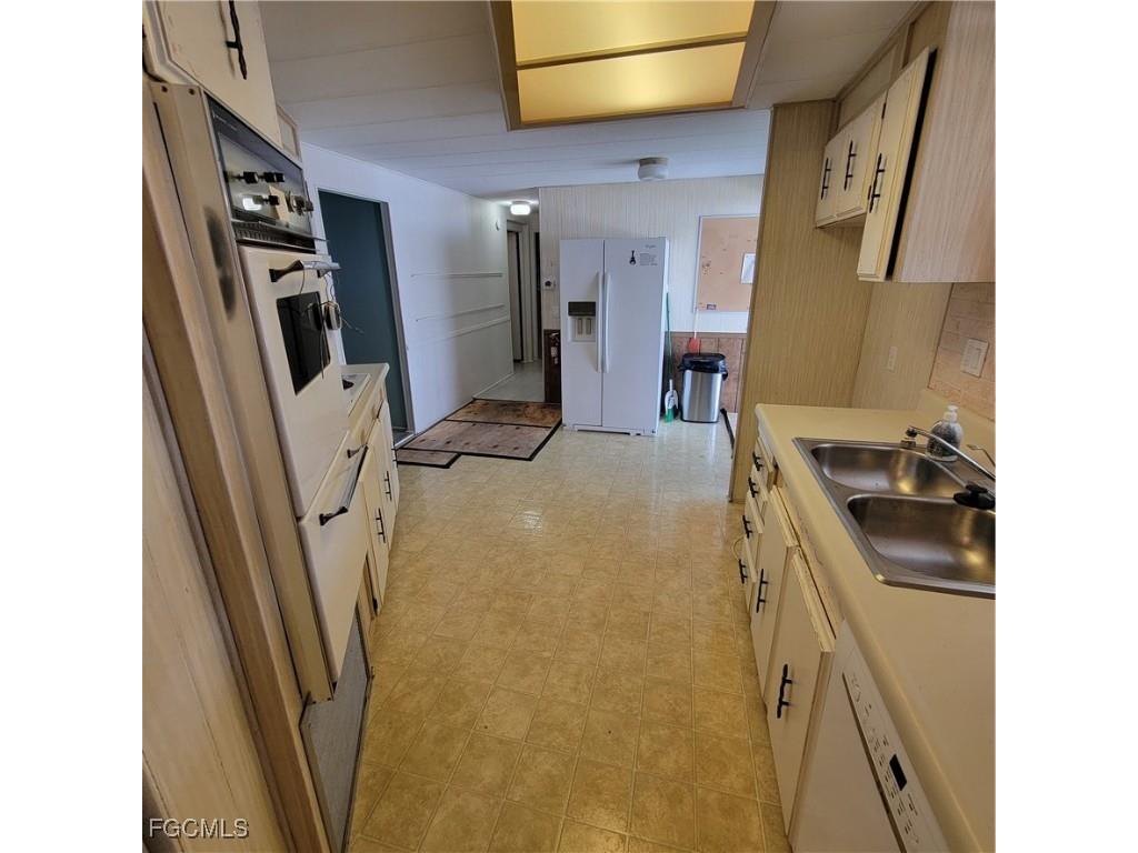 573 Hogan Drive North Fort Myers FL 33903 2025019779 image12