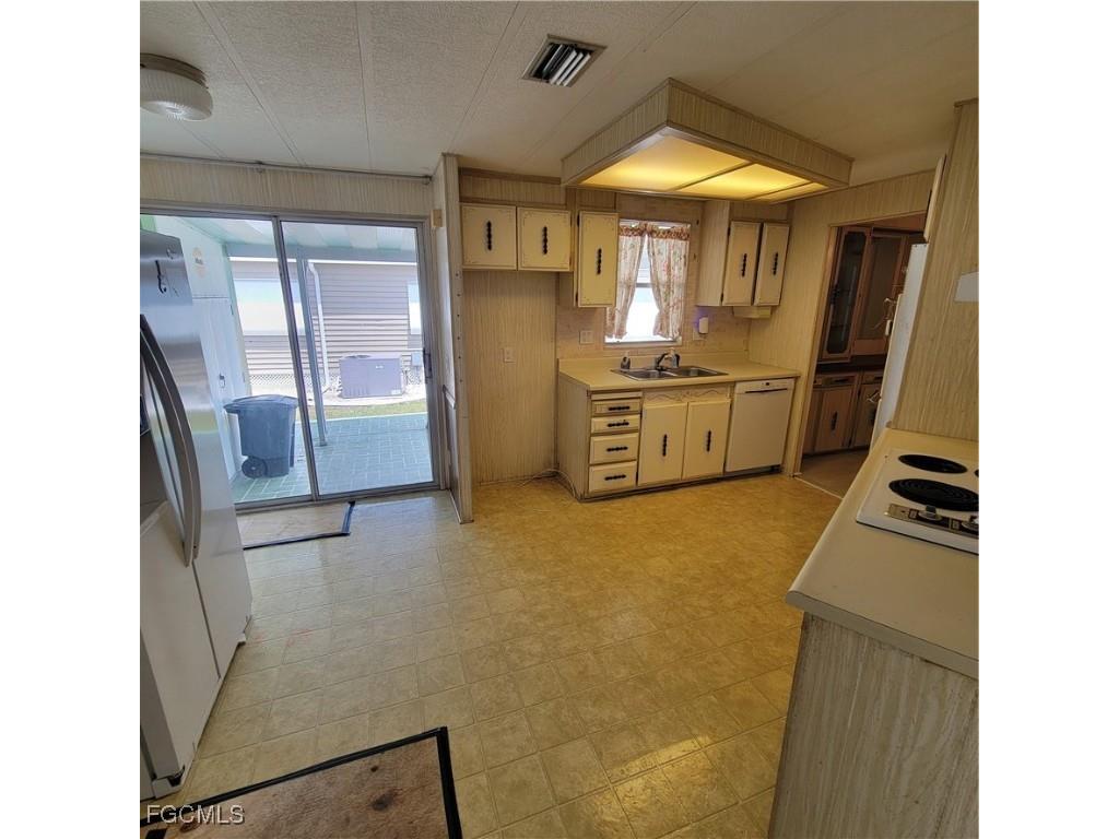 573 Hogan Drive North Fort Myers FL 33903 2025019779 image13