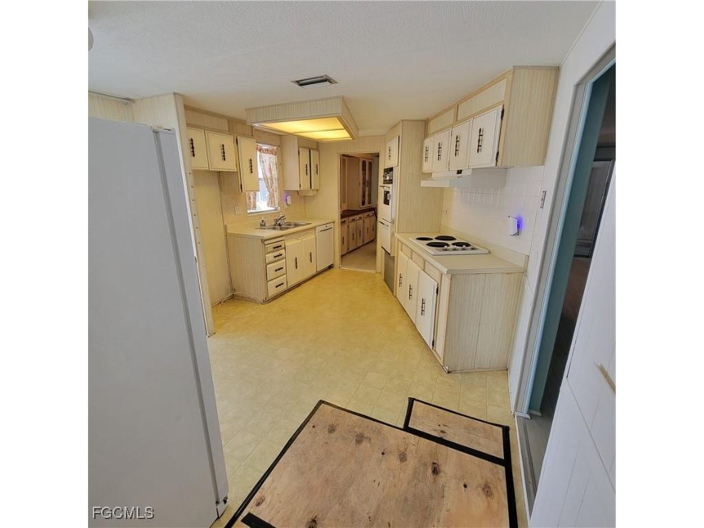 573 Hogan Drive North Fort Myers FL 33903 2025019779 image9