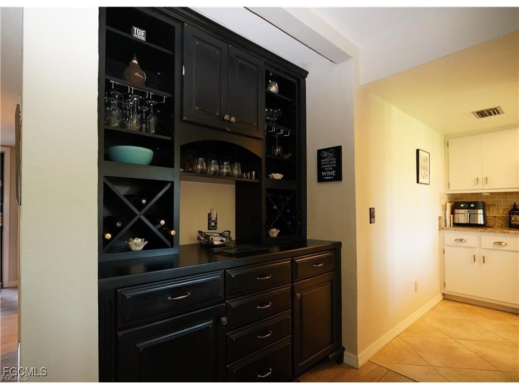 5730 Trailwinds Drive #411 Fort Myers FL 33907 2025014685 image4