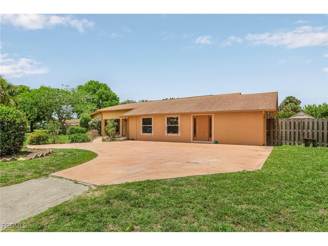 5730 Winkler Road Fort Myers FL 33919 2025023128 image1