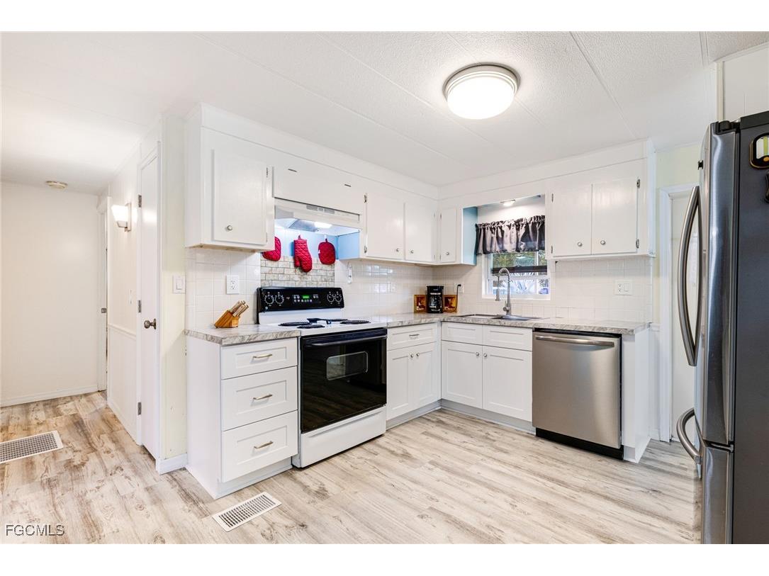 5744 Captain John Smith Loop North Fort Myers FL 33917 2025024040 image6