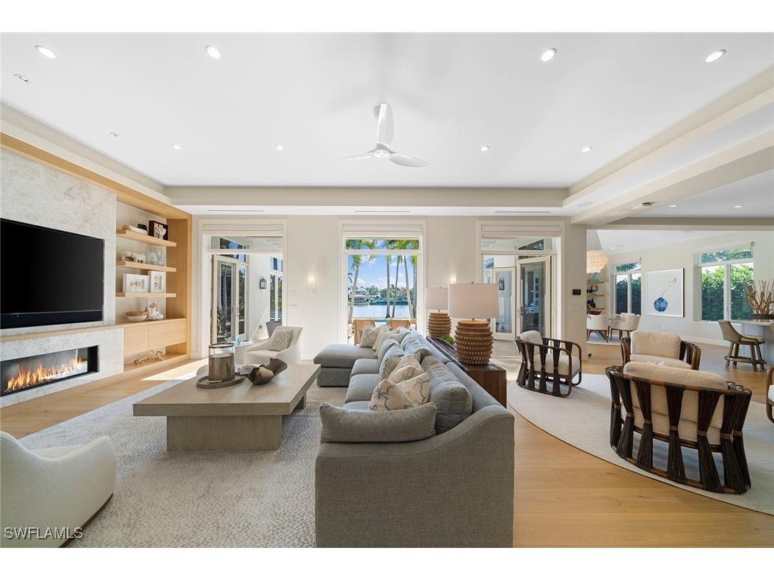 575 Palm Circle E Naples FL 34102 225076754 image3