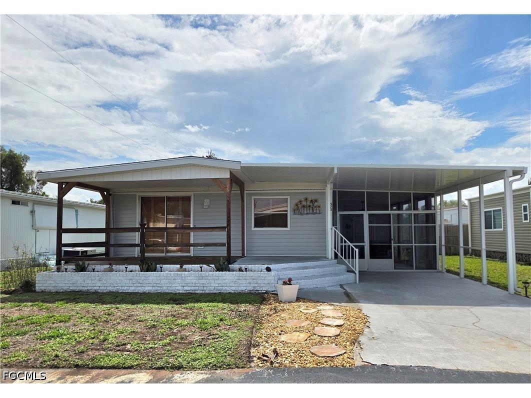 575 Winning Way North Fort Myers FL 33917 2026023494 image1
