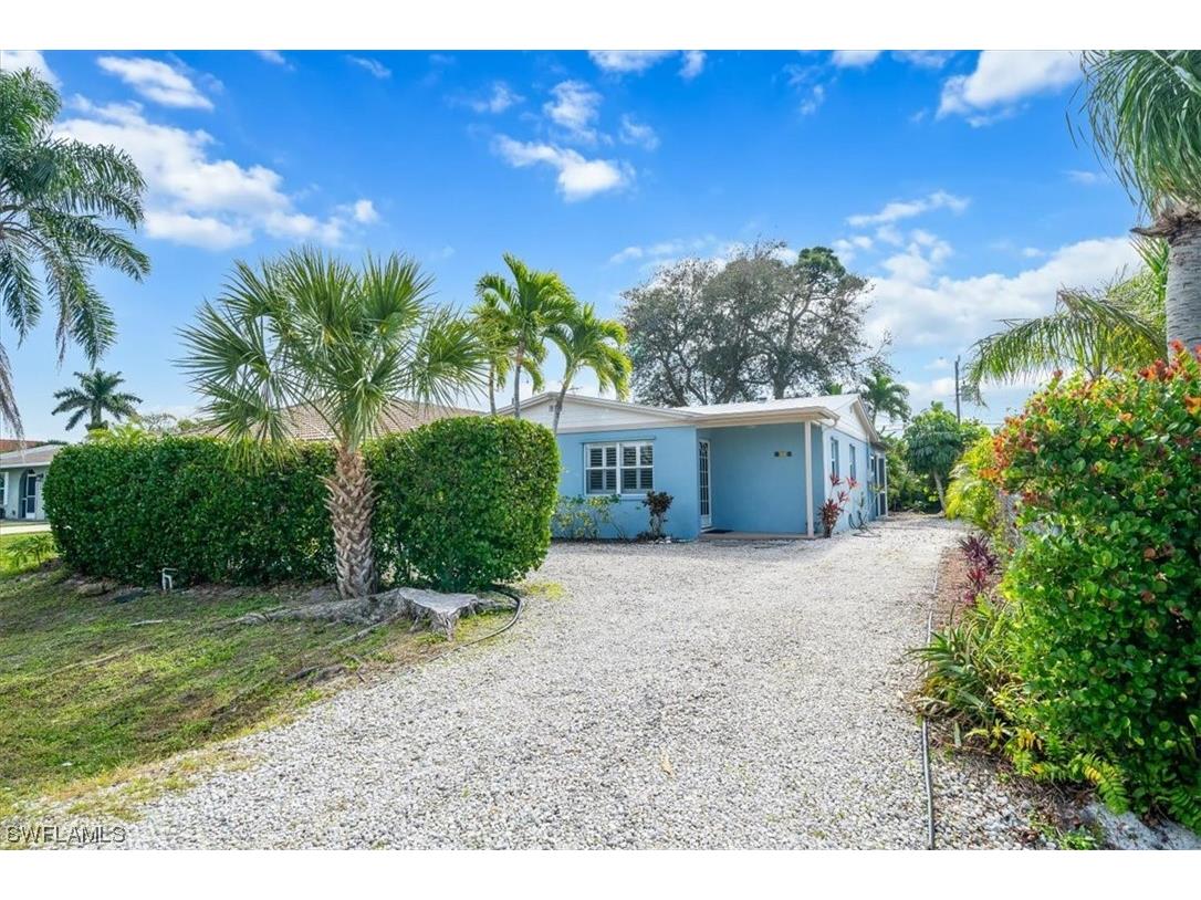 576 103rd Avenue N Naples FL 34108 224004889 image1