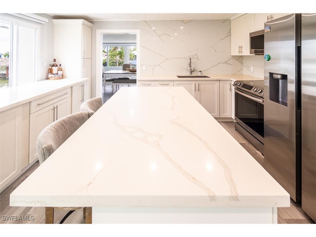 576 Coconut Avenue Goodland FL 34140 226001131 image8