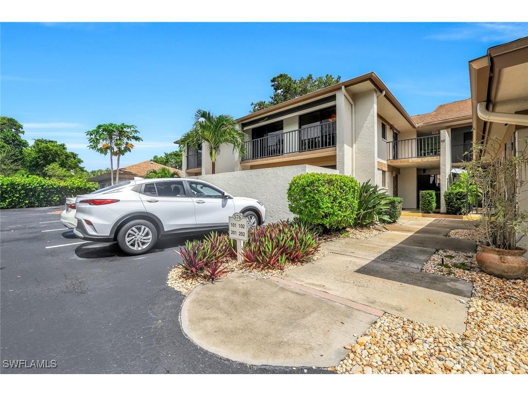 576 Retreat Drive #201 Naples FL 34110 225065202 image1