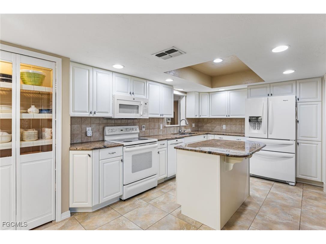 5767 Arvine Circle Fort Myers FL 33919 2025005575 image3