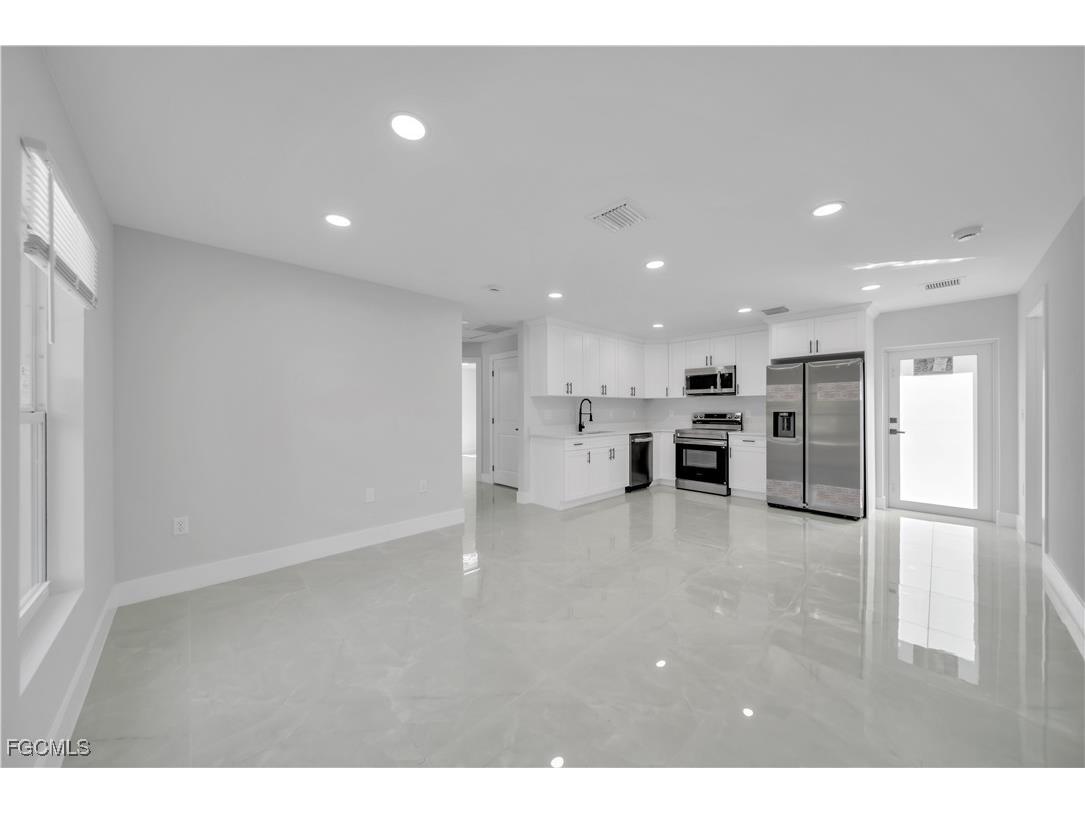 577 Aspen Avenue S Lehigh Acres FL 33974 2025015088 image3