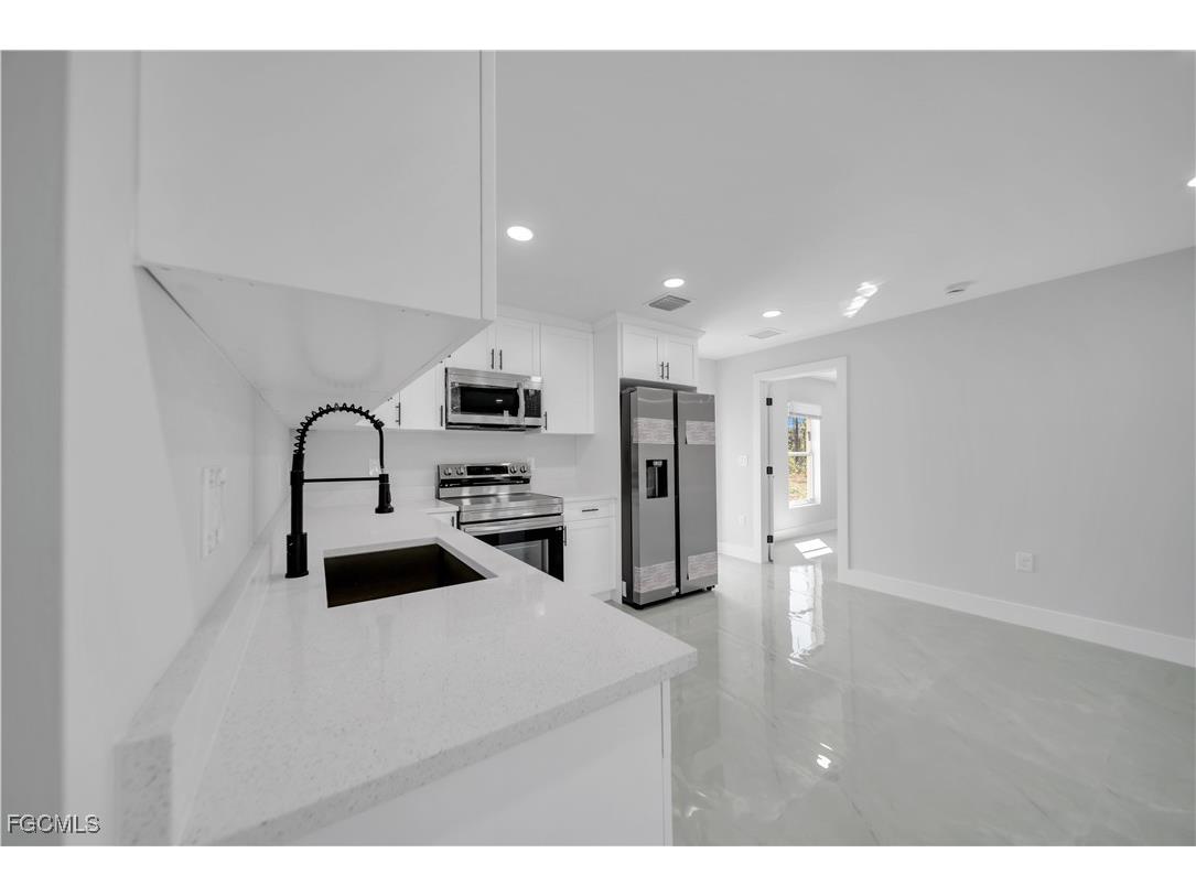 577 Aspen Avenue S Lehigh Acres FL 33974 2025015088 image4