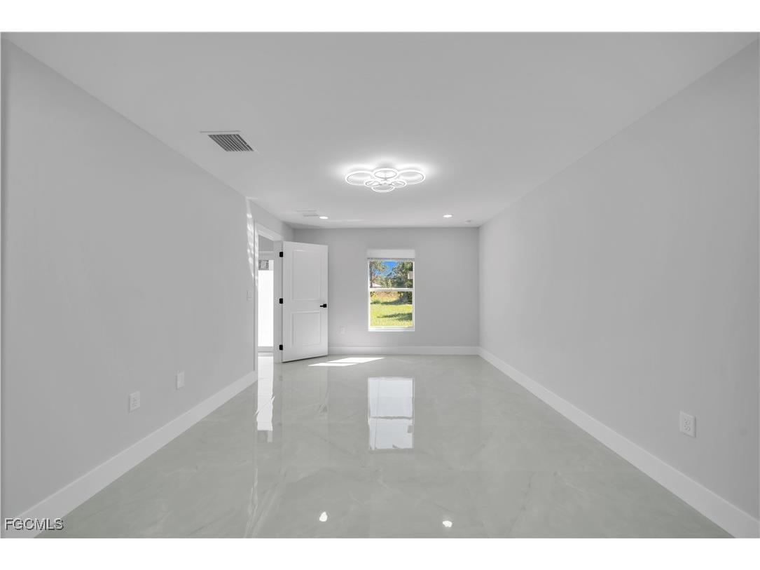 577 Aspen Avenue S Lehigh Acres FL 33974 2025015088 image5