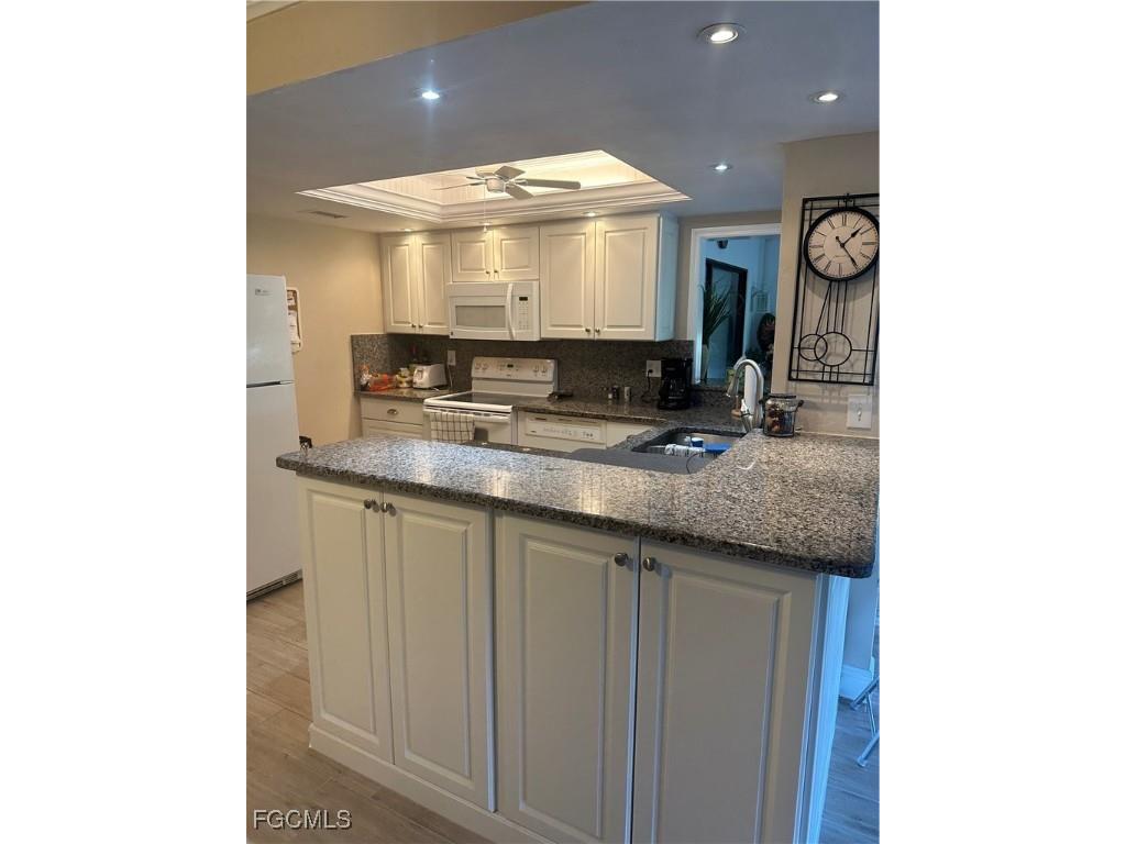 5770 Trailwinds Drive #211 Fort Myers FL 33907 2025022602 image1