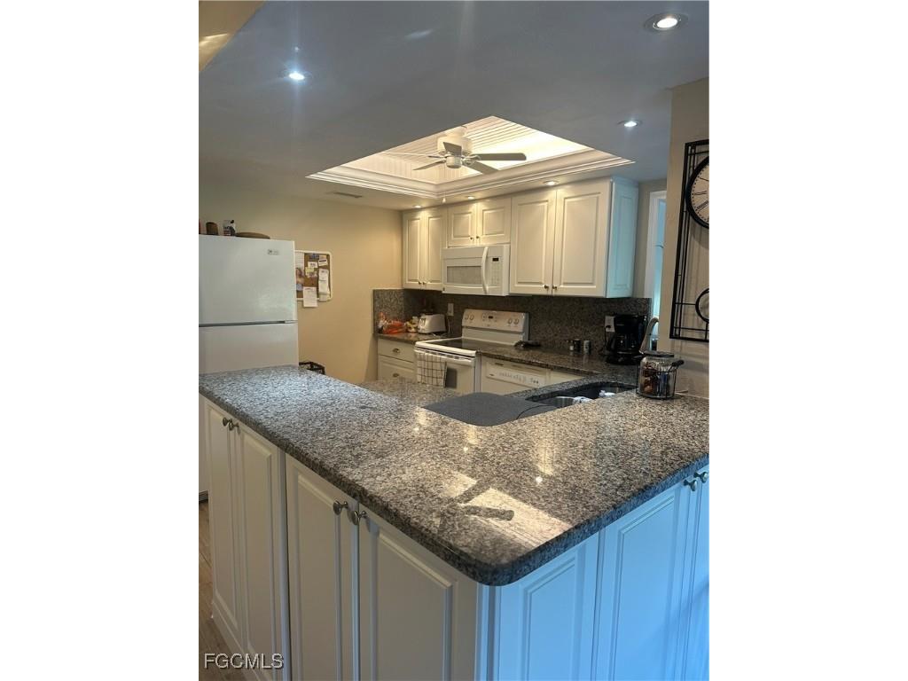 5770 Trailwinds Drive #211 Fort Myers FL 33907 2025022602 image3