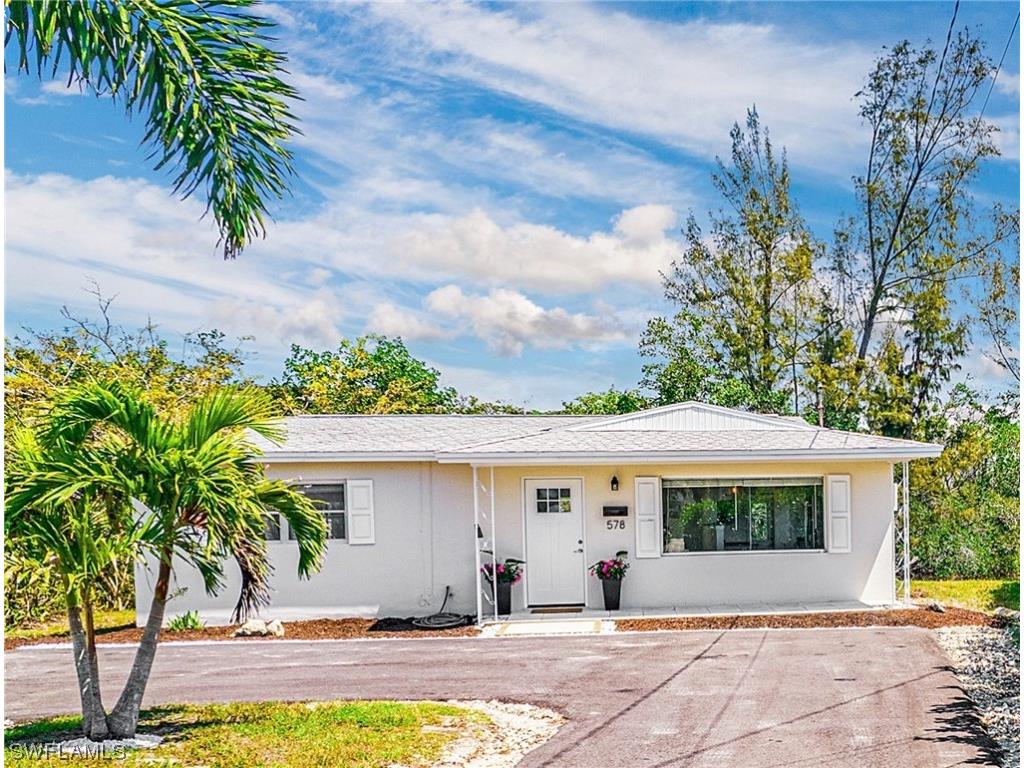 578 14th Street N Naples FL 34102 223029321 image1