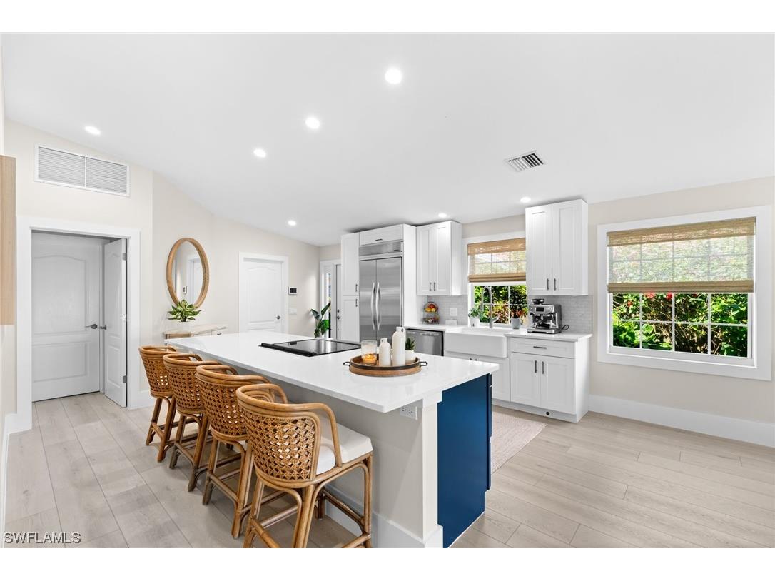 5792 Drummond Way Naples FL 34119 224017678 image1