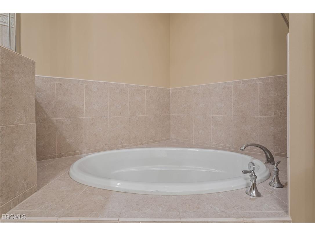 5793 Cape Harbour Drive #615 Cape Coral FL 33914 2025023237 image23