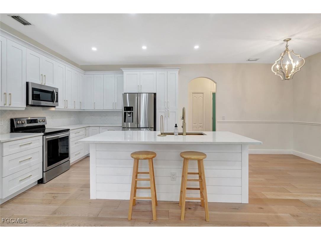 5794 Elizabeth Ann Way Fort Myers FL 33912 2025021177 image2