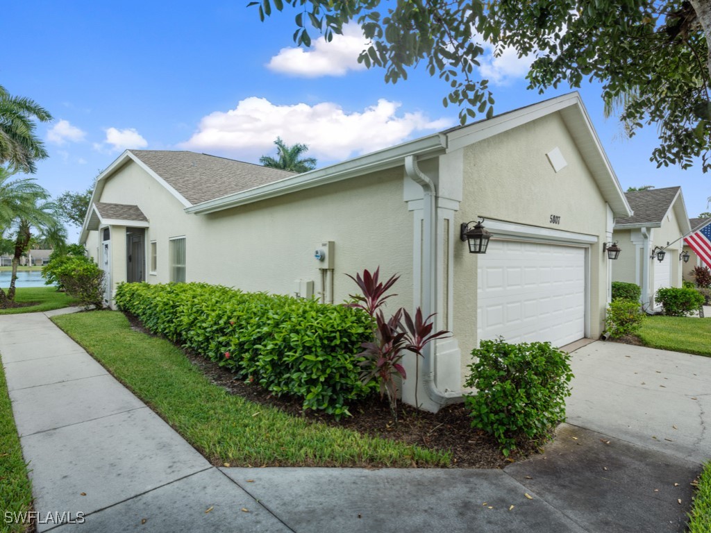 5803 Greenwood Circle #125 Naples FL 34112 225066485 image1