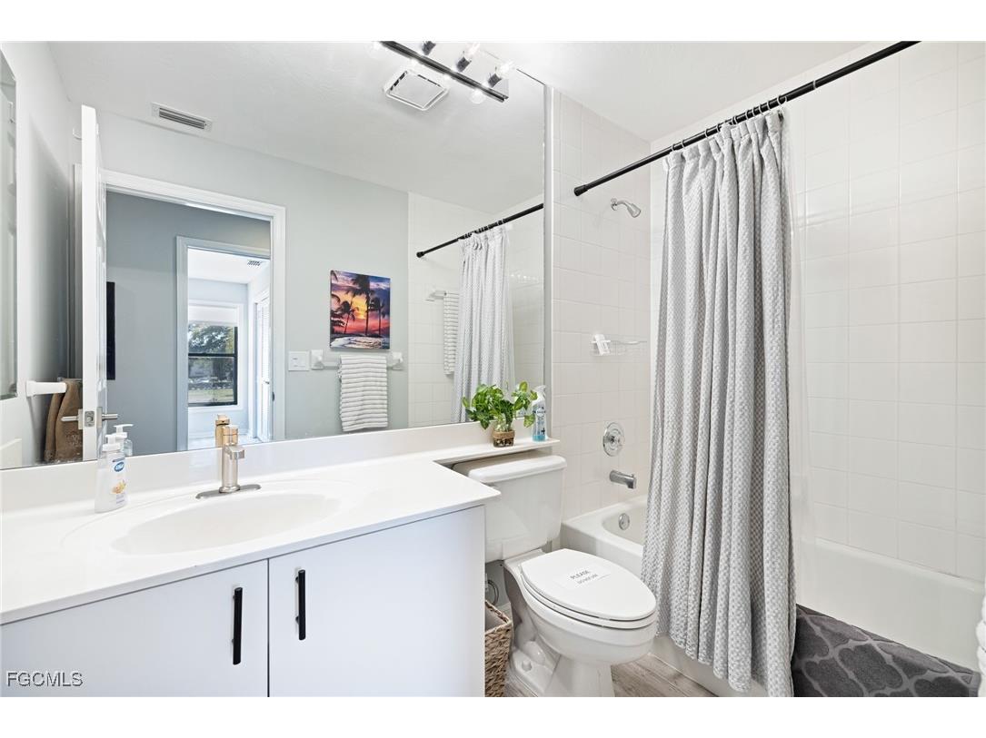 5805 Trailwinds Drive #326 Fort Myers FL 33907 2025024087 image16