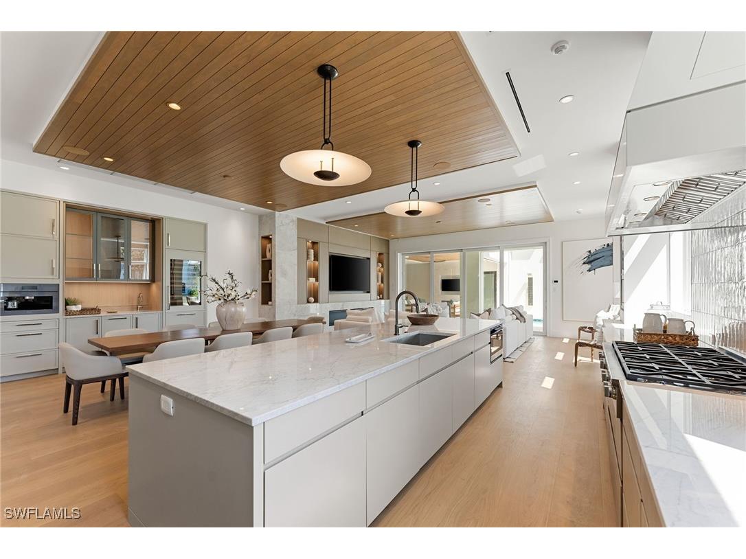 581 14th Avenue S Naples FL 34102 225056392 image1