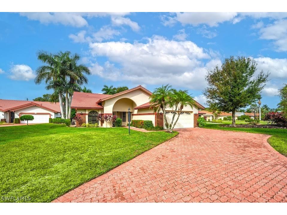 581 Country Walk Court Naples FL 34104 226005867 image1