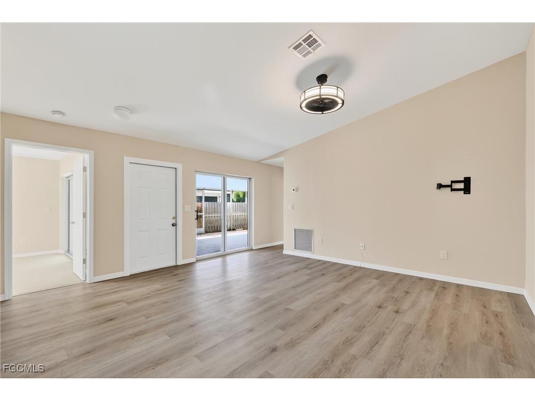 5811 Crystal Lake Lane #102 North Fort Myers FL 33917 2025018105 image16