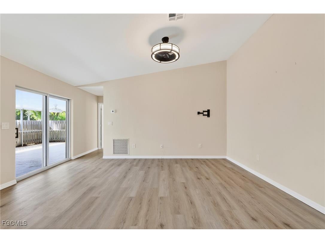 5811 Crystal Lake Lane #102 North Fort Myers FL 33917 2025018105 image19