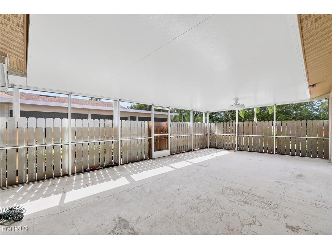 5811 Crystal Lake Lane #102 North Fort Myers FL 33917 2025018105 image25