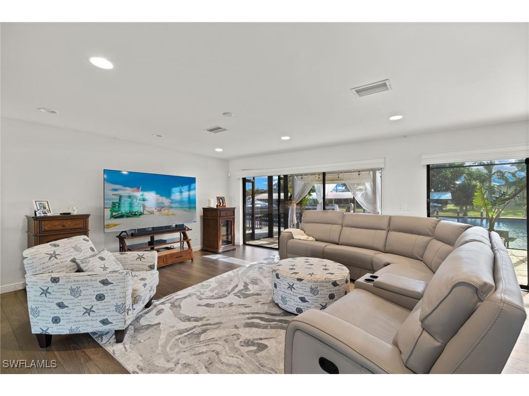 5811 SW 1st Place Cape Coral FL 33914 224079471 image4