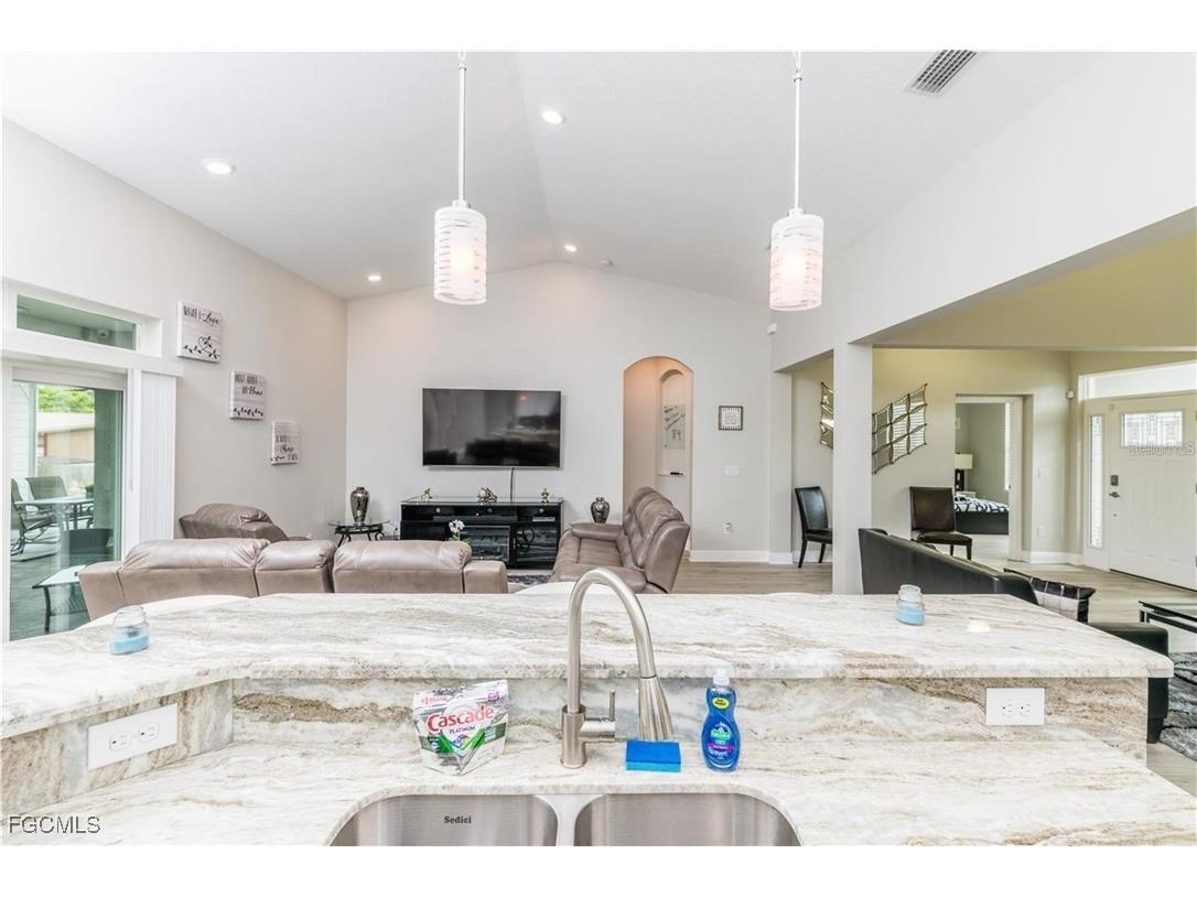 5816 Little River Drive Tampa FL 33615 2025005898 image9