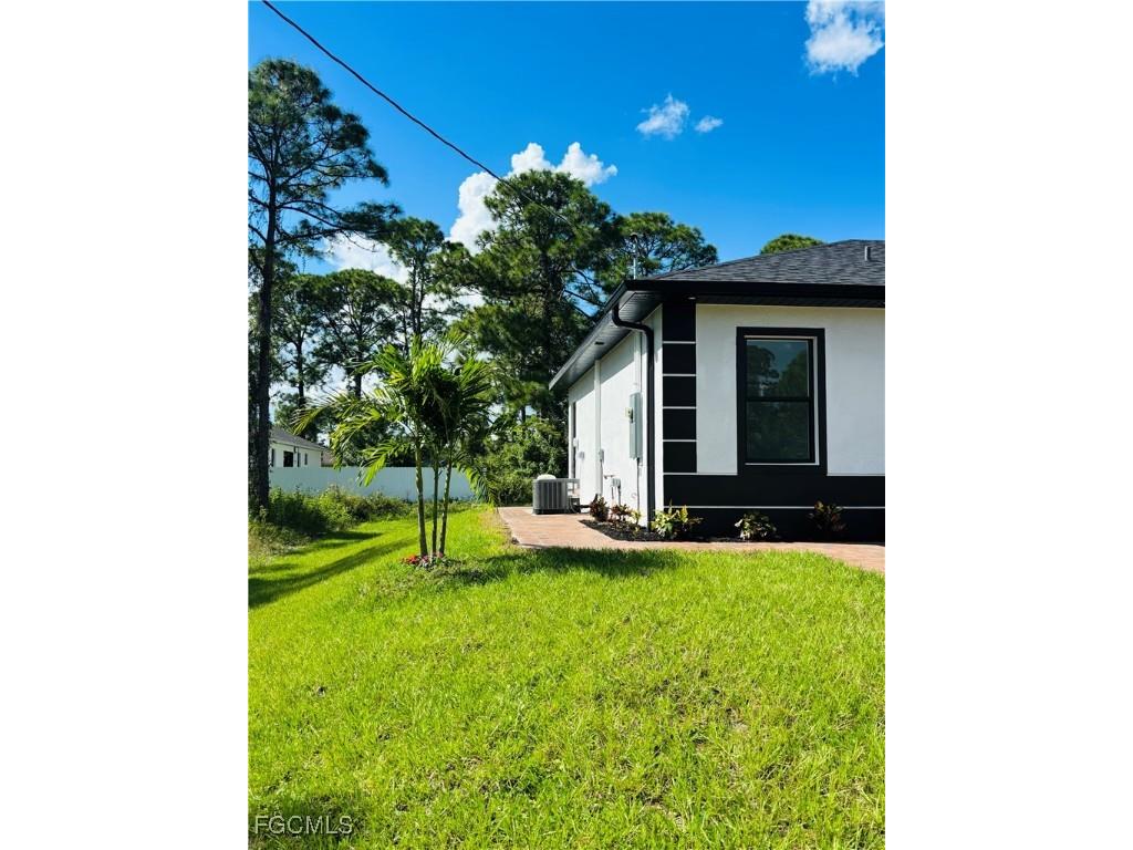 582 Eisenhower Boulevard Lehigh Acres FL 33974 2025016861 image4