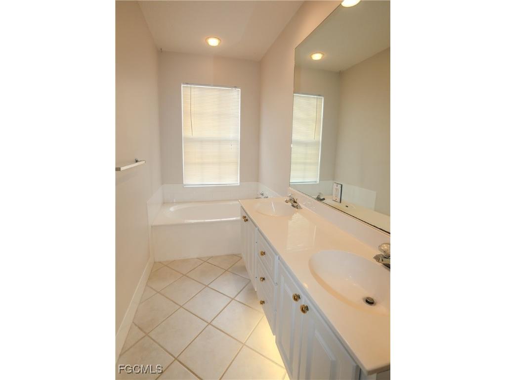 5823 Cove Circle #8 Naples FL 34119 2025014309 image11