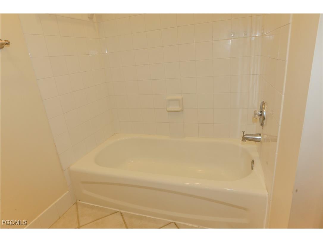 5823 Cove Circle #8 Naples FL 34119 2025014309 image19