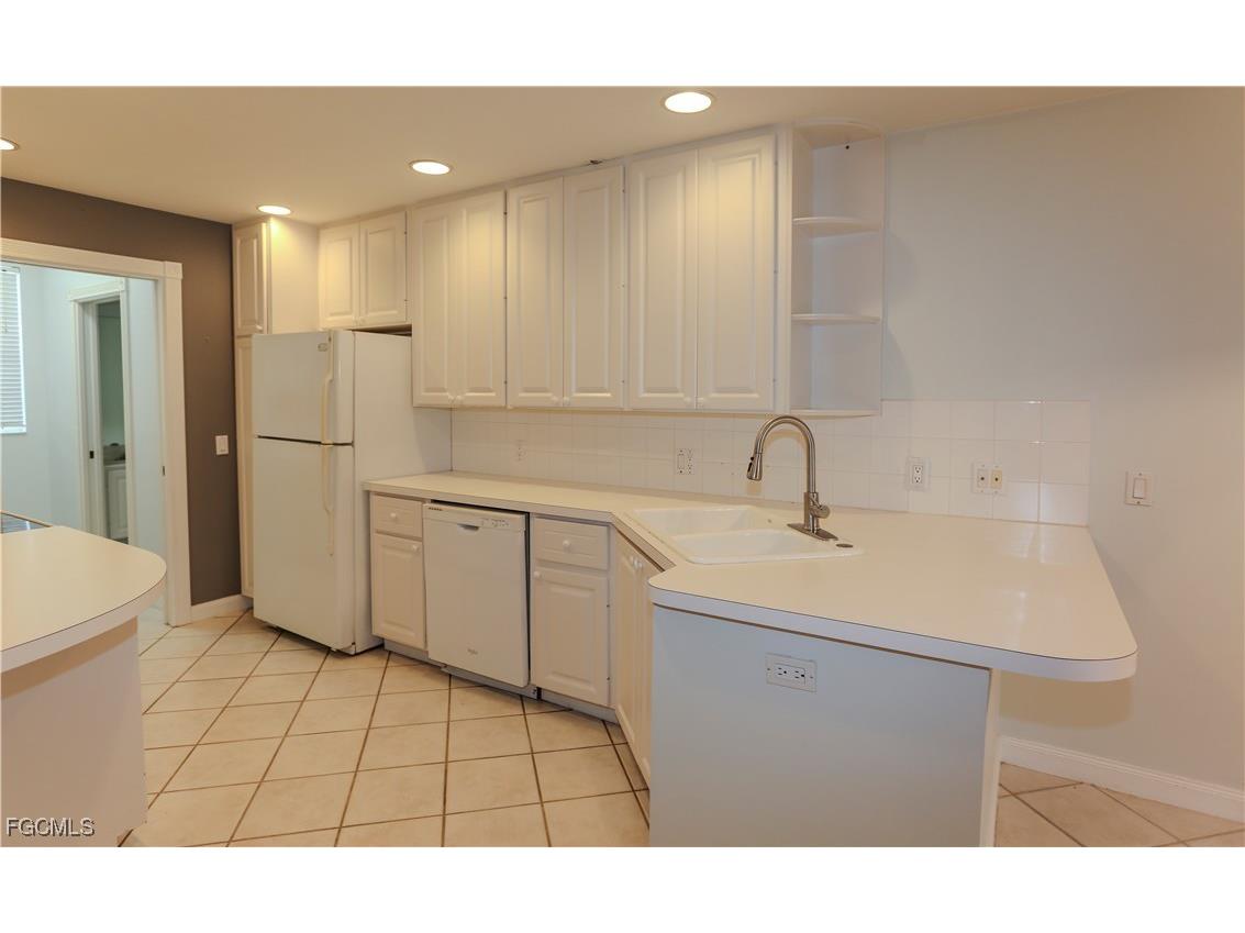 5823 Cove Circle #8 Naples FL 34119 2025014309 image6