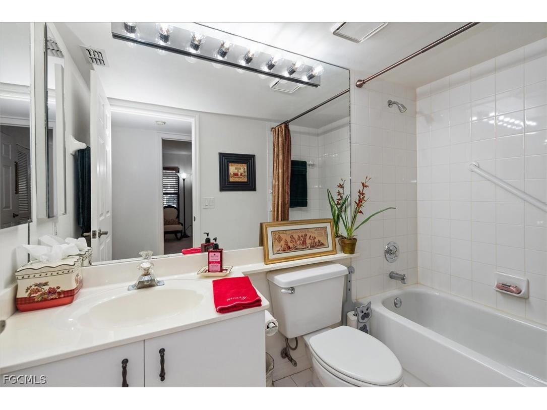 5825 Trailwinds Drive #414 Fort Myers FL 33907 2026008261 image16