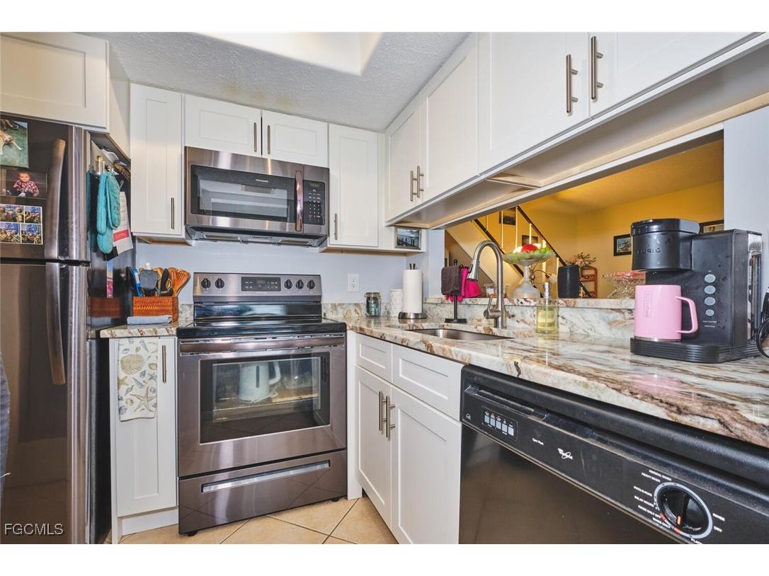 5832 Vancouver Circle #2 Fort Myers FL 33907 2026002652 image2