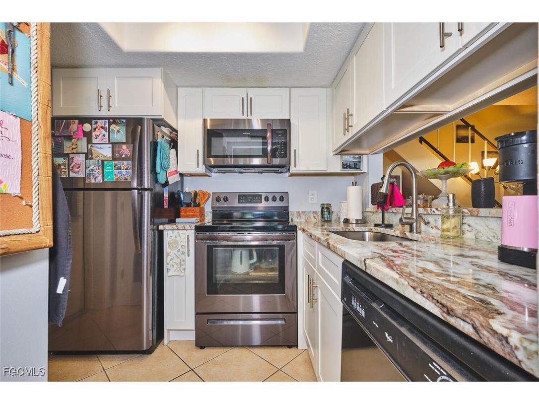 5832 Vancouver Circle #2 Fort Myers FL 33907 2026002652 image3