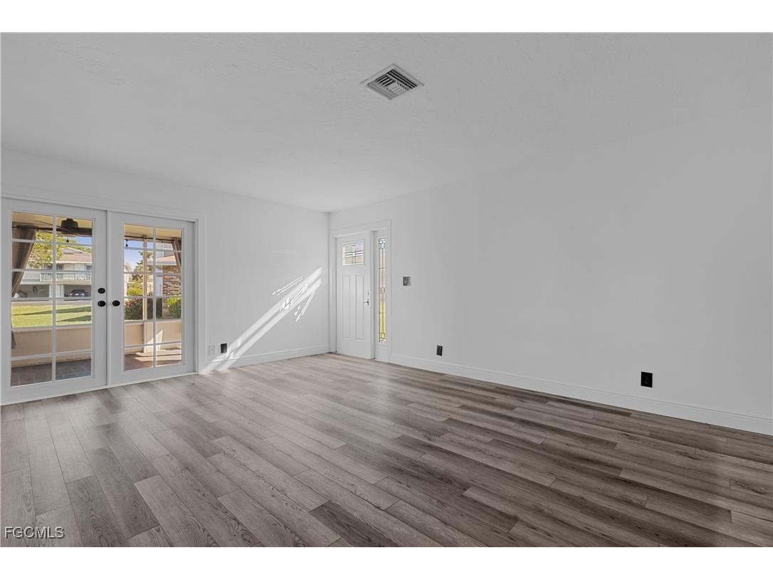 5836 Queen Elizabeth Way #3 Fort Myers FL 33907 2025012788 image5