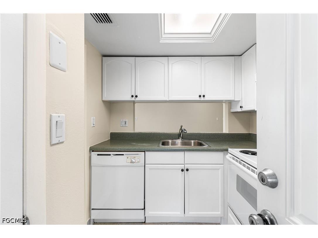 5837 Queen Elizabeth Way #3 Fort Myers FL 33907 2026028934 image6