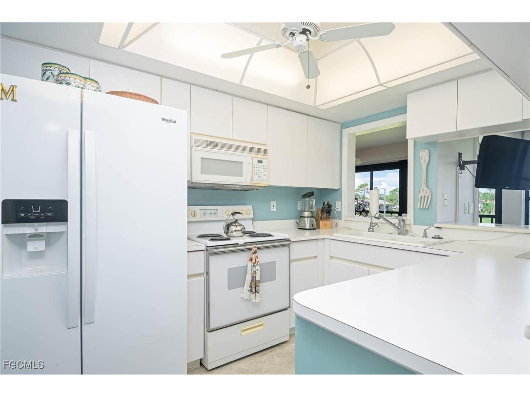 5845 Trailwinds Drive #531 Fort Myers FL 33907 2025009145 image6