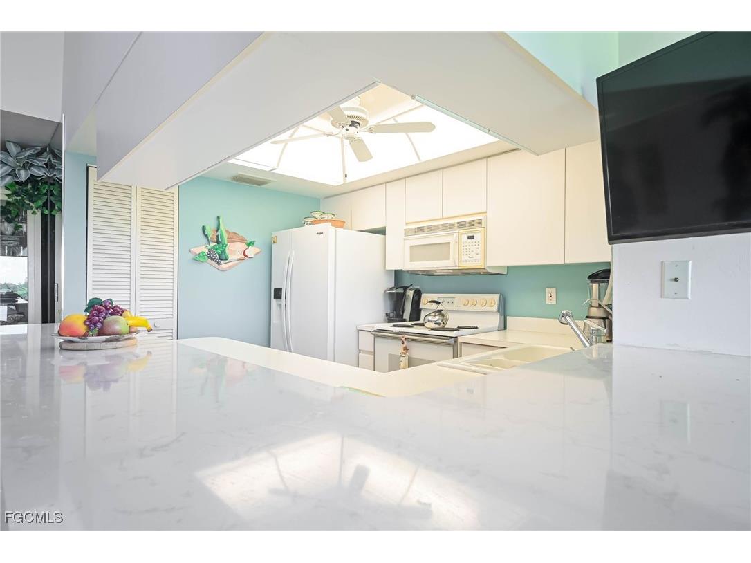 5845 Trailwinds Drive #531 Fort Myers FL 33907 2025009145 image8