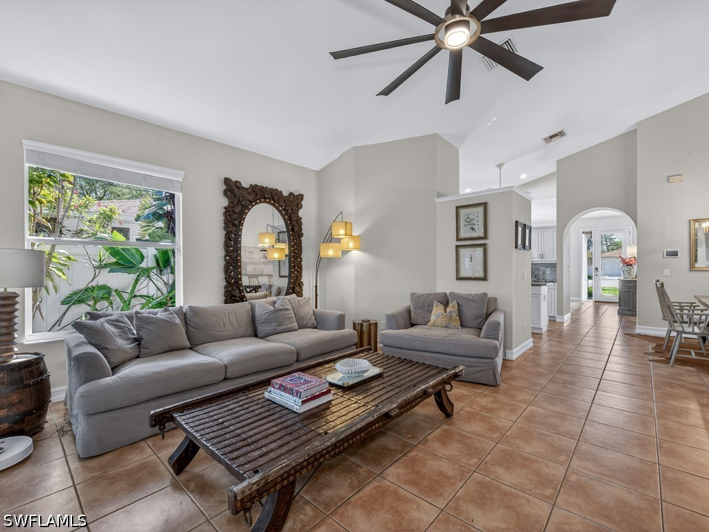 585 104th Avenue N Naples FL 34108 226013072 image1