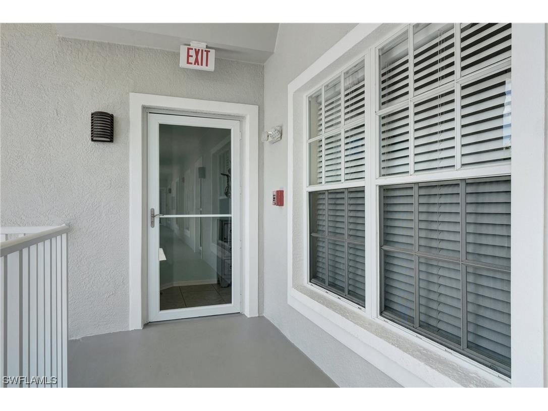 585 Club Side Drive #3-301 Naples FL 34110 223043297 image1