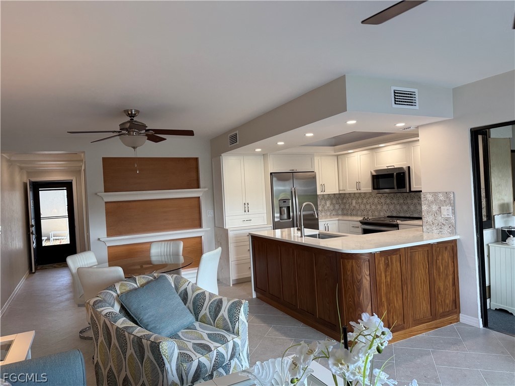 5850 Trailwinds Drive #713 Fort Myers FL 33907 2026008691 image1