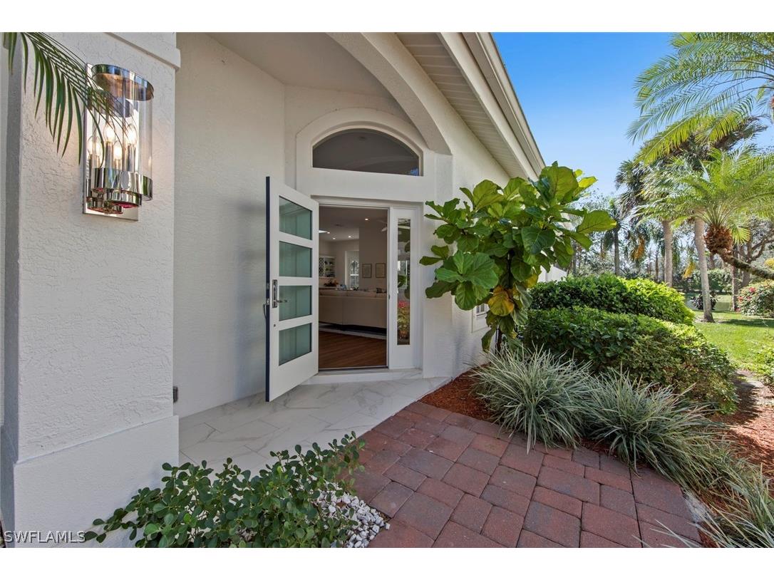 5852 Jameson Drive Naples FL 34119 223012114 image1