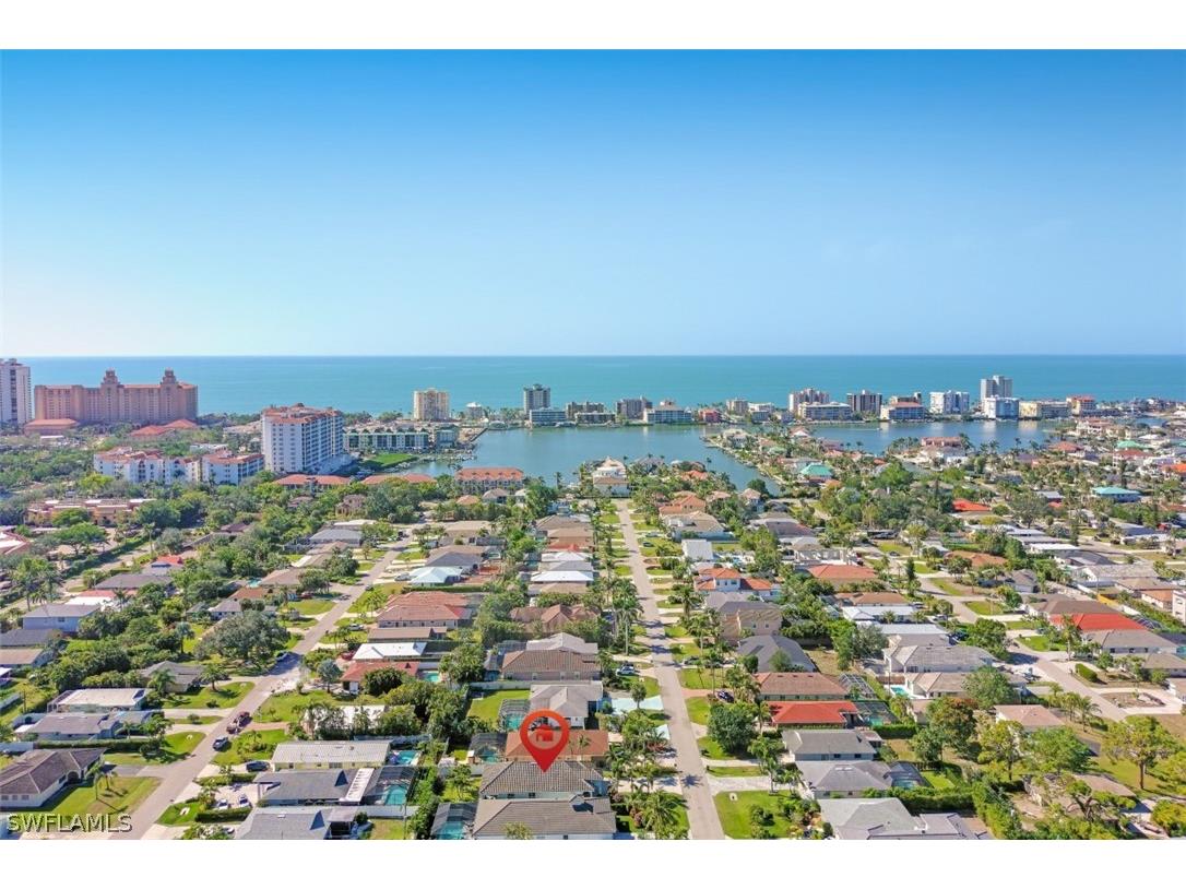 586 93rd Avenue N Naples FL 34108 223008792 image1